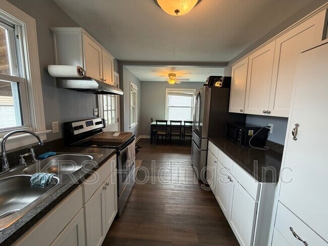 Foto del edificio - 412 E Westmont Ave