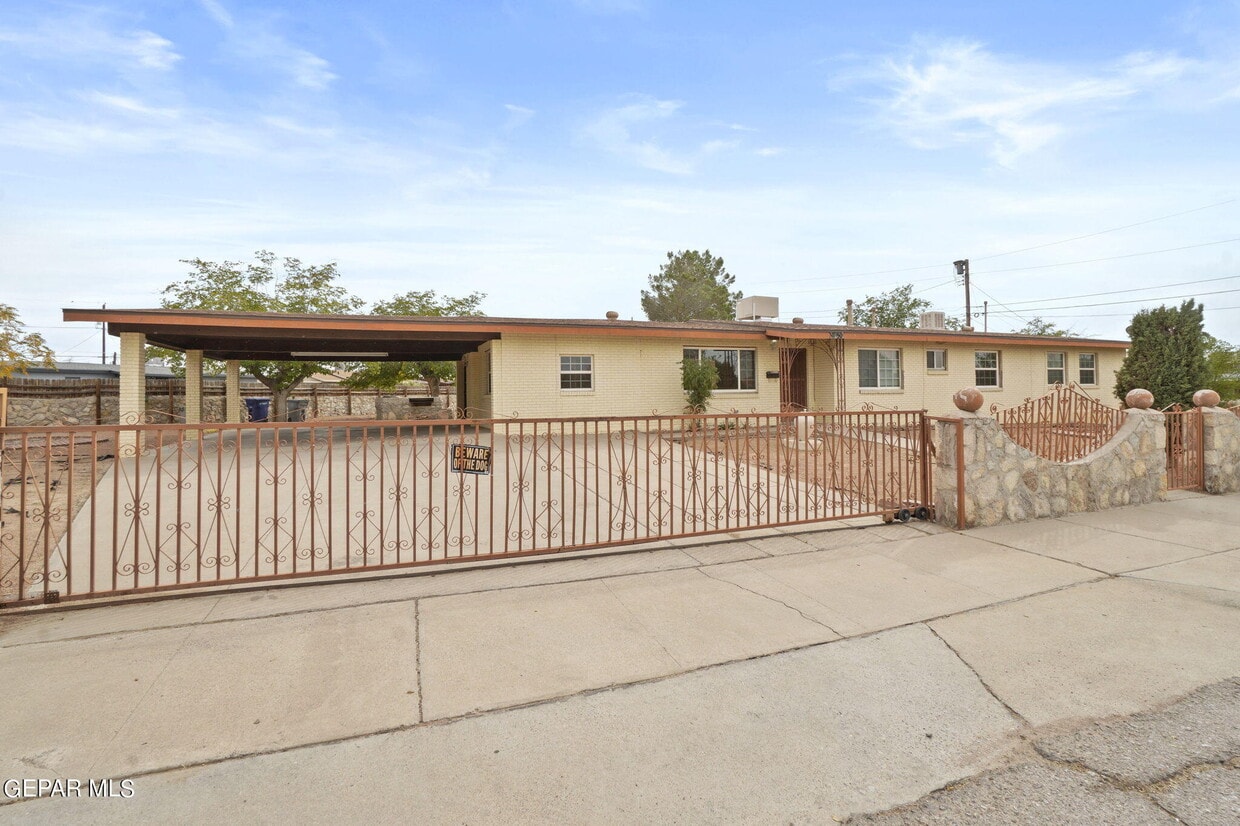 Primary Photo - 1150 Stanley St