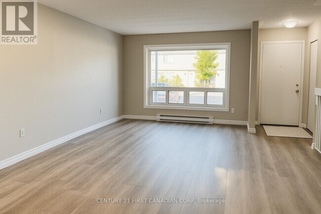 Building Photo - 475 Sandringham Crescent