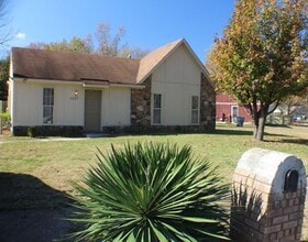 Building Photo - 3767 Walsingham Dr