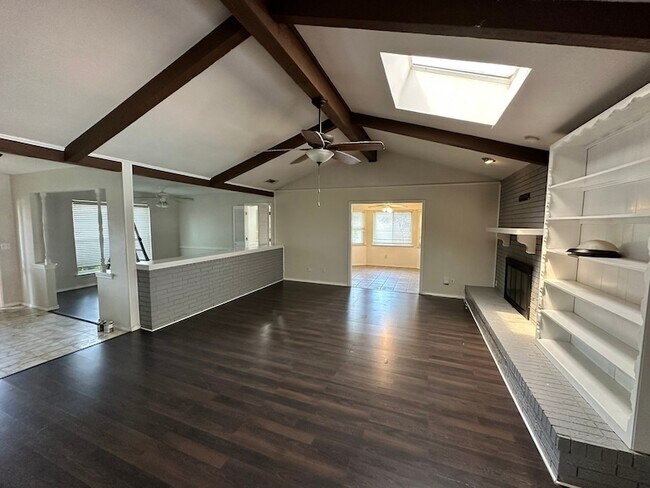 Foto del edificio - 502 Spring Willow Dr