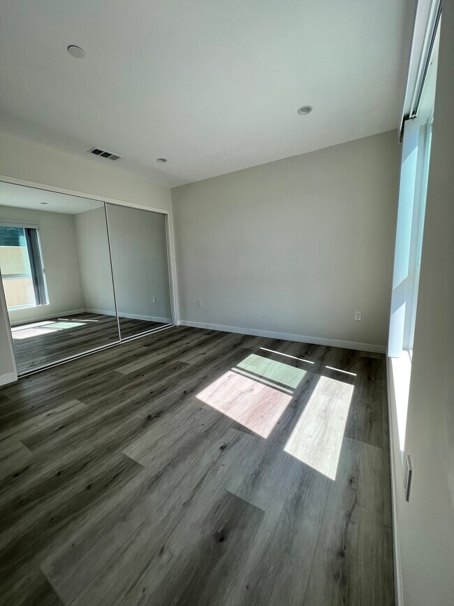 Foto del edificio - 2314 Montrose Ave