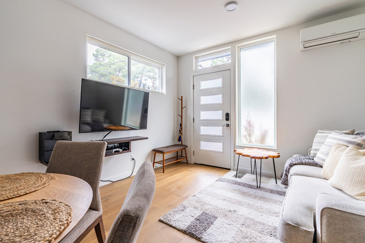 Foto principal - 5109C Phinney Ave N