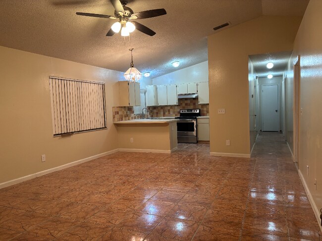 Foto del edificio - 2039 Garwood Dr