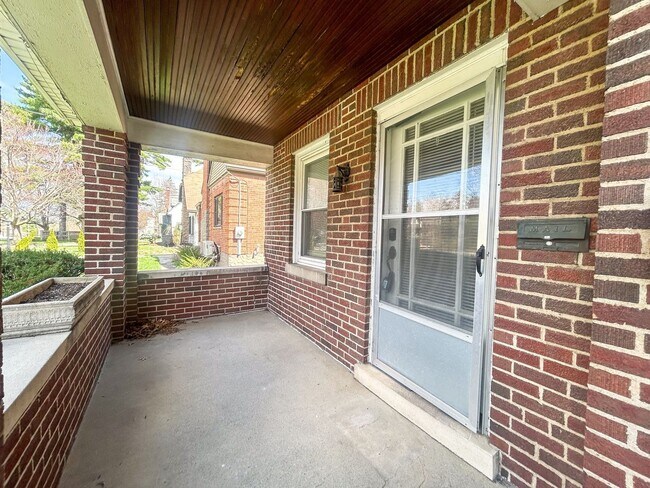 Foto del edificio - 6338 Hamilton Ave