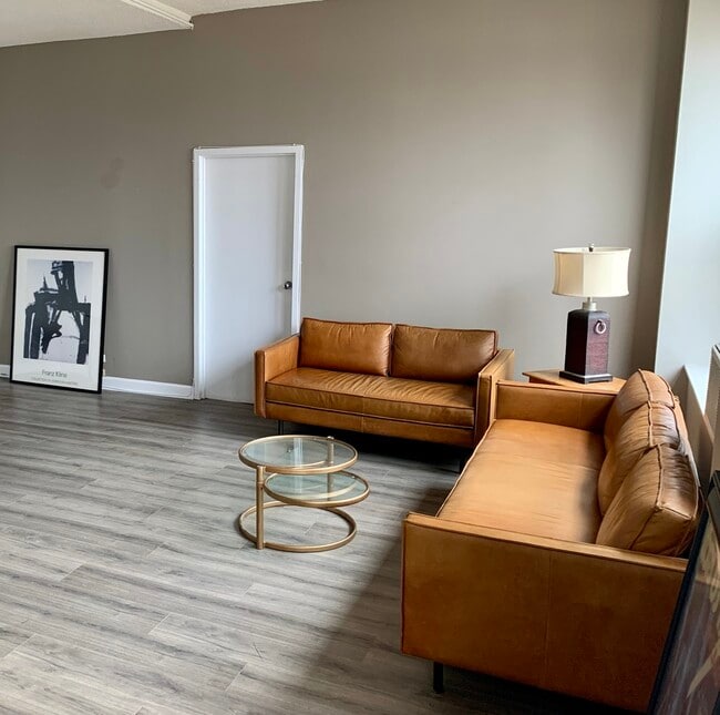 Building Photo - 600 S Dearborn St