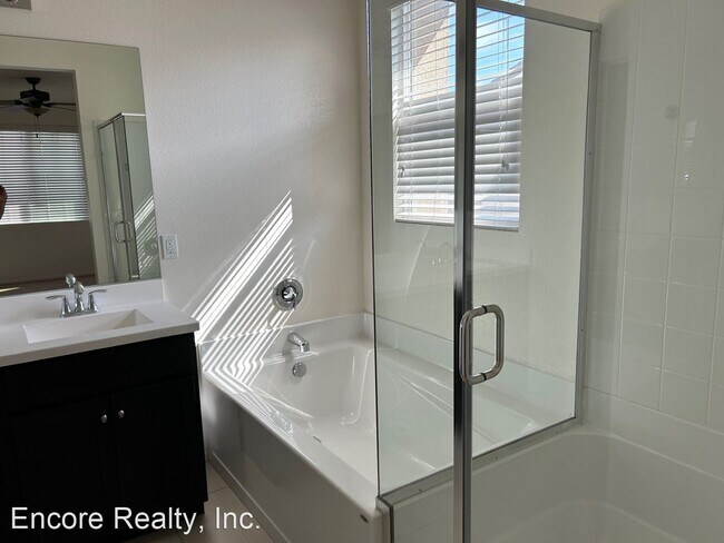 Building Photo - 3 br, 4 bath House - 5424 Santa Sofia