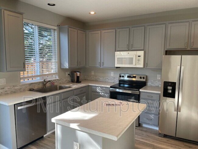 Foto del edificio - 16140 NW Fescue Ct