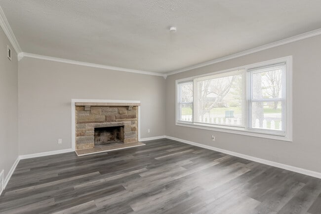 Building Photo - 1176 Highview Dr