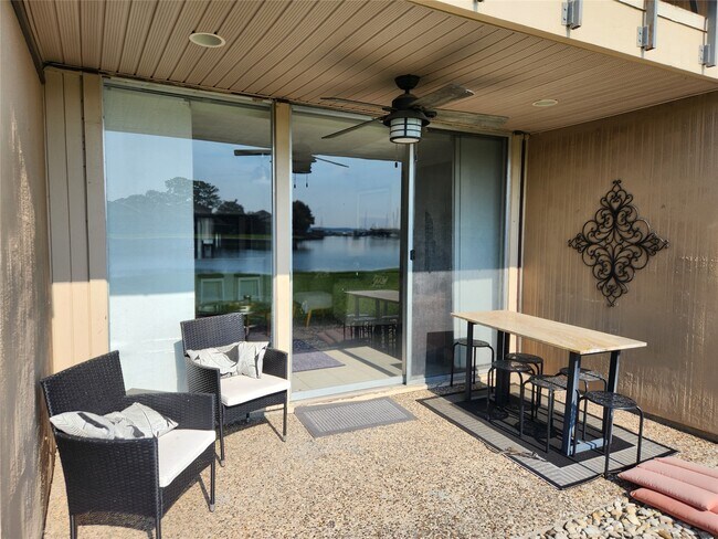 Foto del edificio - 12600 Melville Dr