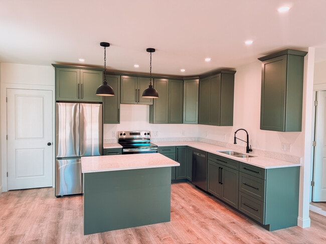 Building Photo - 99 King Rd