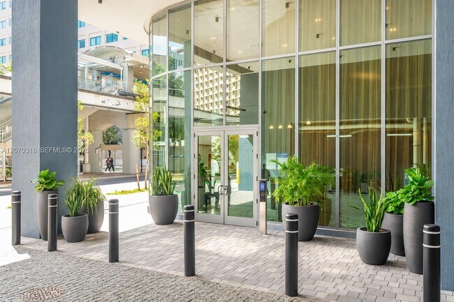 Foto del edificio - 121 NE 5th St