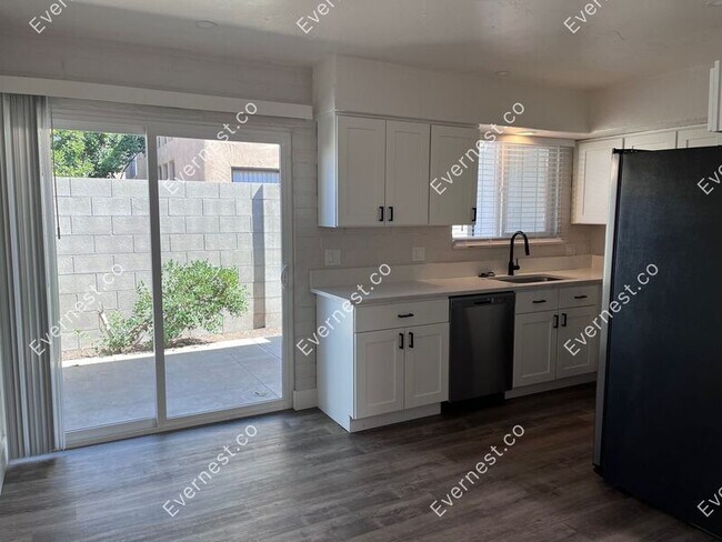 Foto del edificio - 4075 E Lee St