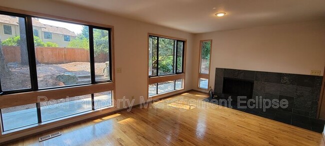 Foto del edificio - 14003 NE 62nd St