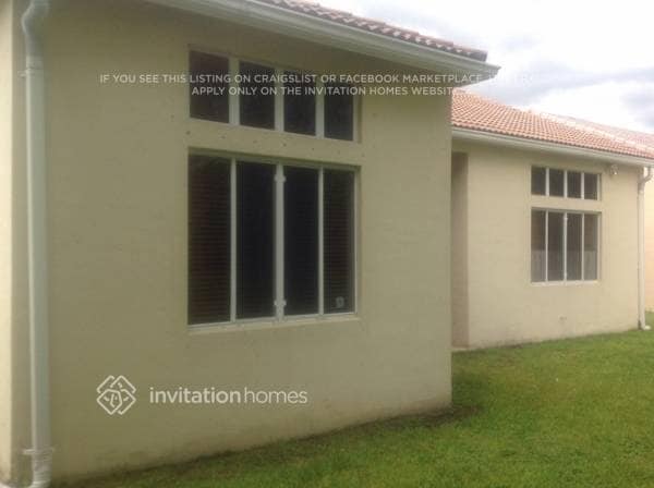 Foto del edificio - 1319 Camellia Cir