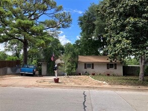 Building Photo - 1917 Dogwood Dr