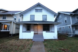 Building Photo - 904 E Clinton St