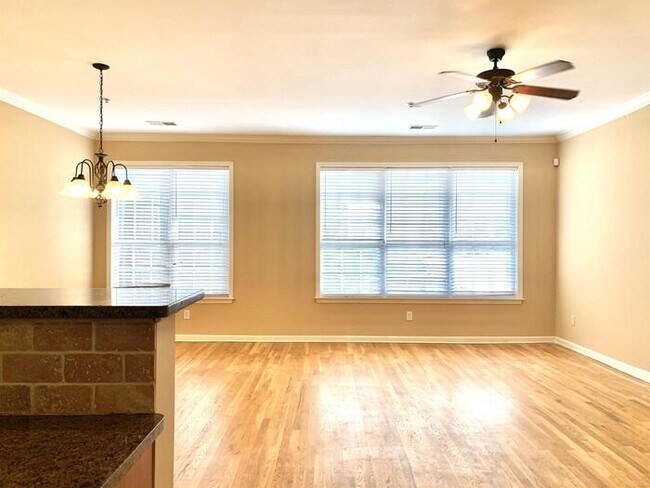 Building Photo - 1848 Givenchy Pl