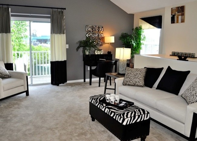 Living Room - Longhill Pointe Apartments and Townhomes