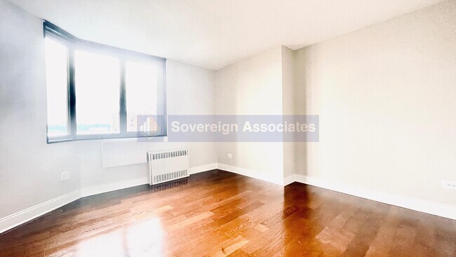 Foto del edificio - 3333 Broadway