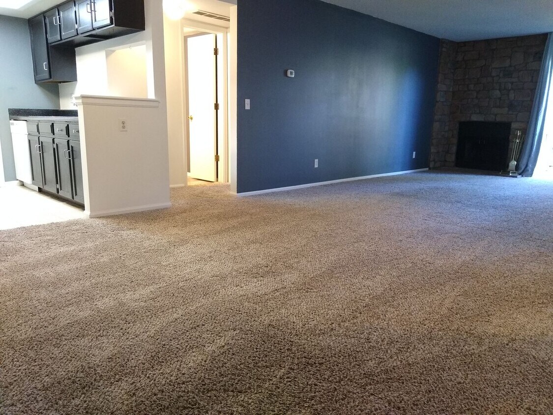 Primary Photo - Awesome 2 Bedroom 2 Bath Condo w/ Garage P...