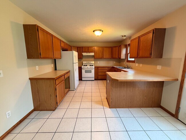Building Photo - Charming 3 Bedroom - 3 Bathroom Duplex!