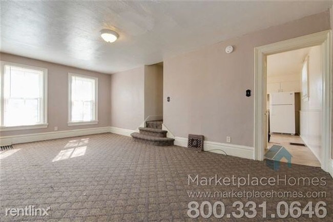 Building Photo - 178 Phillips St