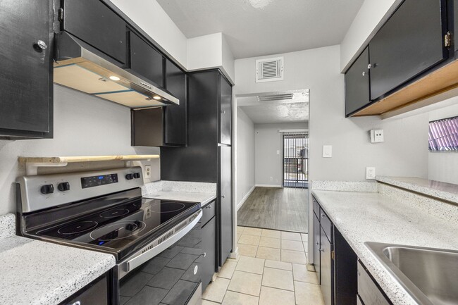 Building Photo - 206 Plaza Verde Dr