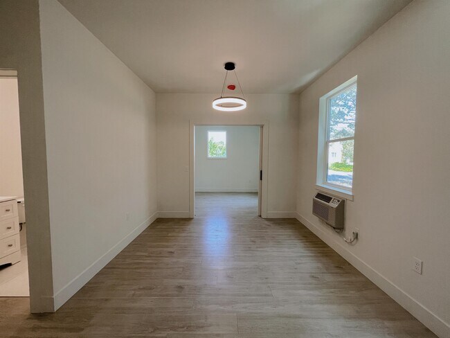 Foto del edificio - 1887 E F St