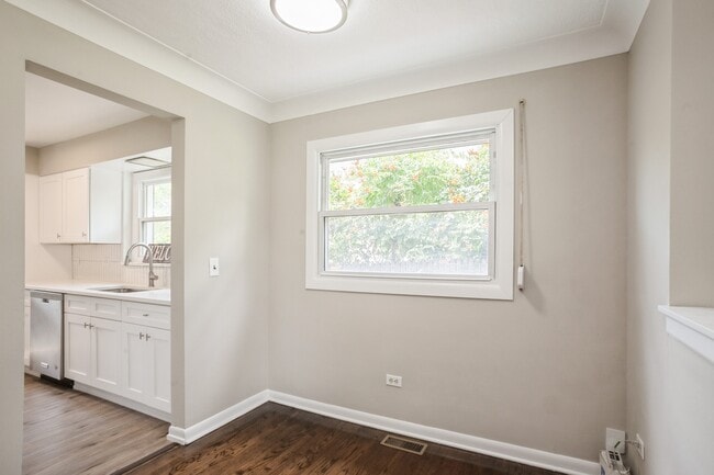 Building Photo - 441 Berteau Ave