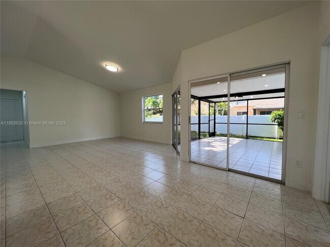Foto del edificio - 12004 NW 13th St