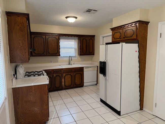 Building Photo - 116 Robin Ln