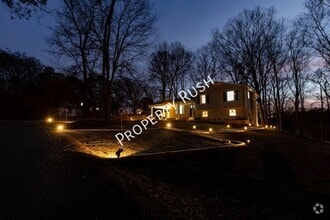 Building Photo - 2290 Malibu Dr SE