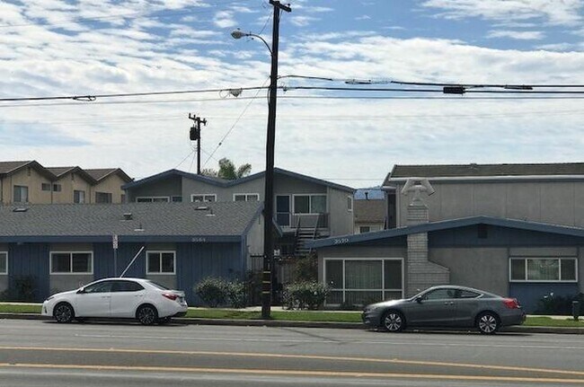 Foto del edificio - 3564 Del Amo Blvd