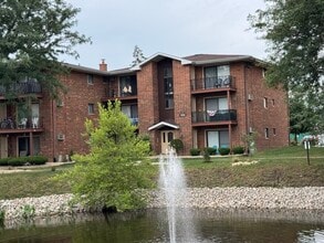 Building Photo - 15740 Lake Dr