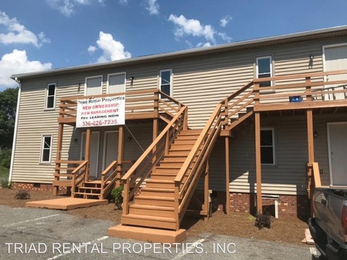 Foto principal - 445 City View St