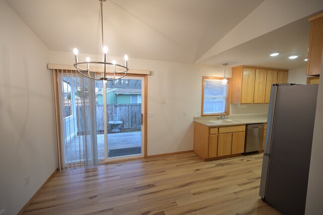 Building Photo - Charming 3 Bed, 2 Bath Home in Summer Bree...