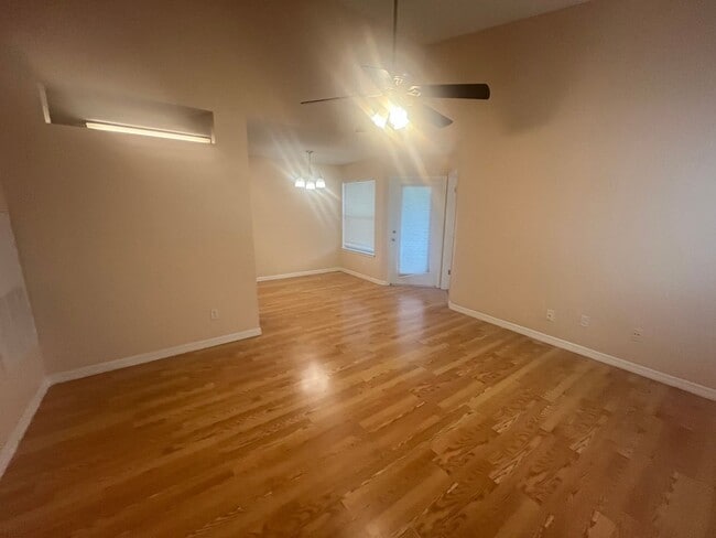 Building Photo - 2597 Grassy Point Dr