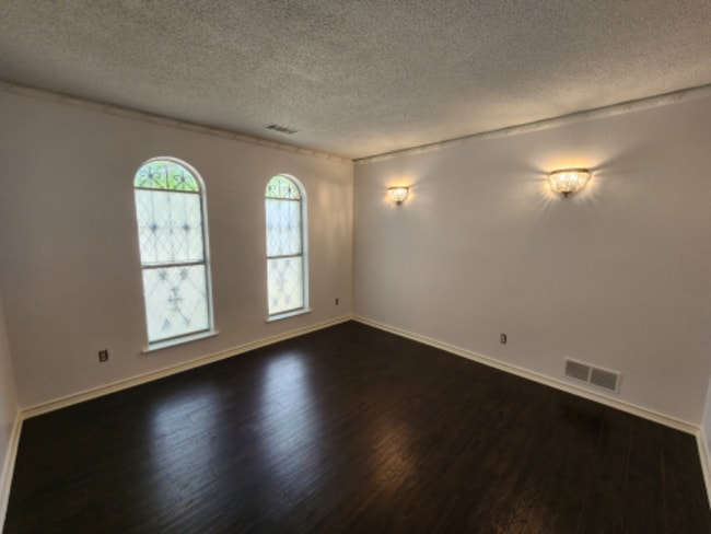 Building Photo - 3834 Kiest Valley Pkwy