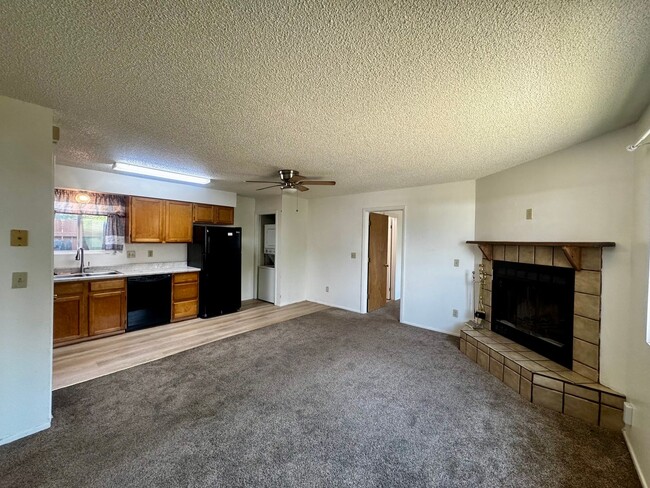 Building Photo - 702/704 Bonfoy Ave