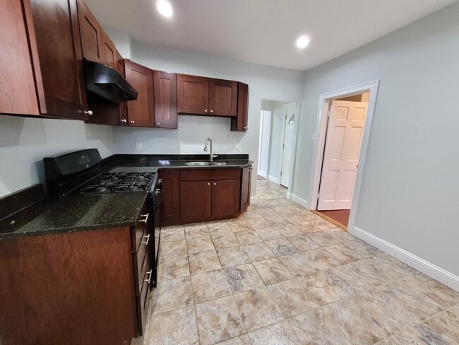 Building Photo - 44 Fenton St