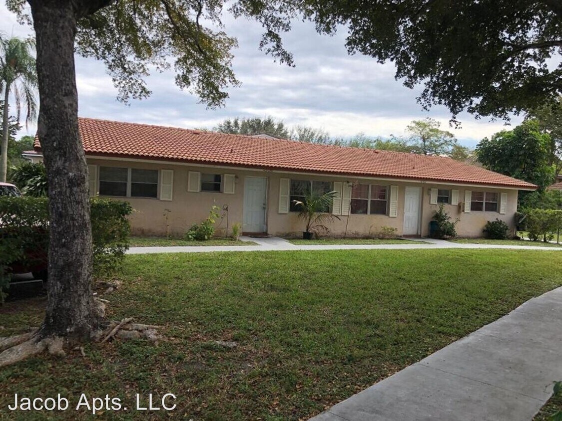 Primary Photo - 10120 NW 36th St