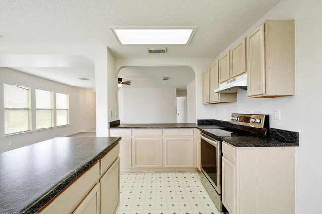 Building Photo - Beautiful 3-Bedroom Home in Northeast San ...