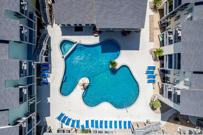 Foto del edificio - El Constatne Beach front Condominiums