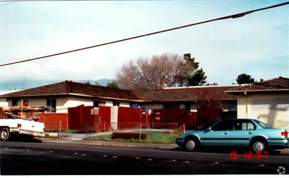 Building Photo - 180-184 Dempsey Rd
