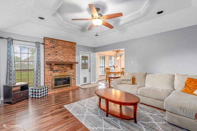 Foto del edificio - 5709 Bluebonnett Dr