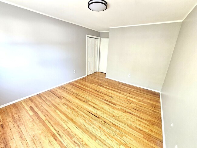 Building Photo - 849 Jersey Avenue