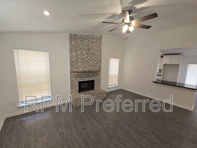 Building Photo - 16 N Circlewood Glen