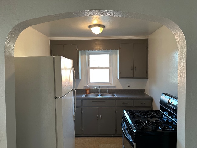 Building Photo - 4227 E Allen St