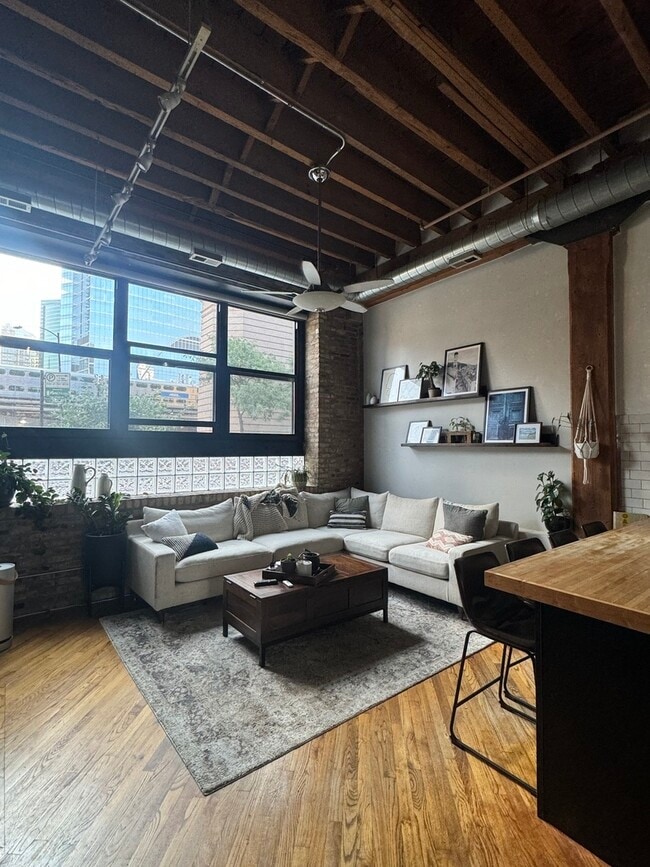 Foto del edificio - 226 N Clinton St